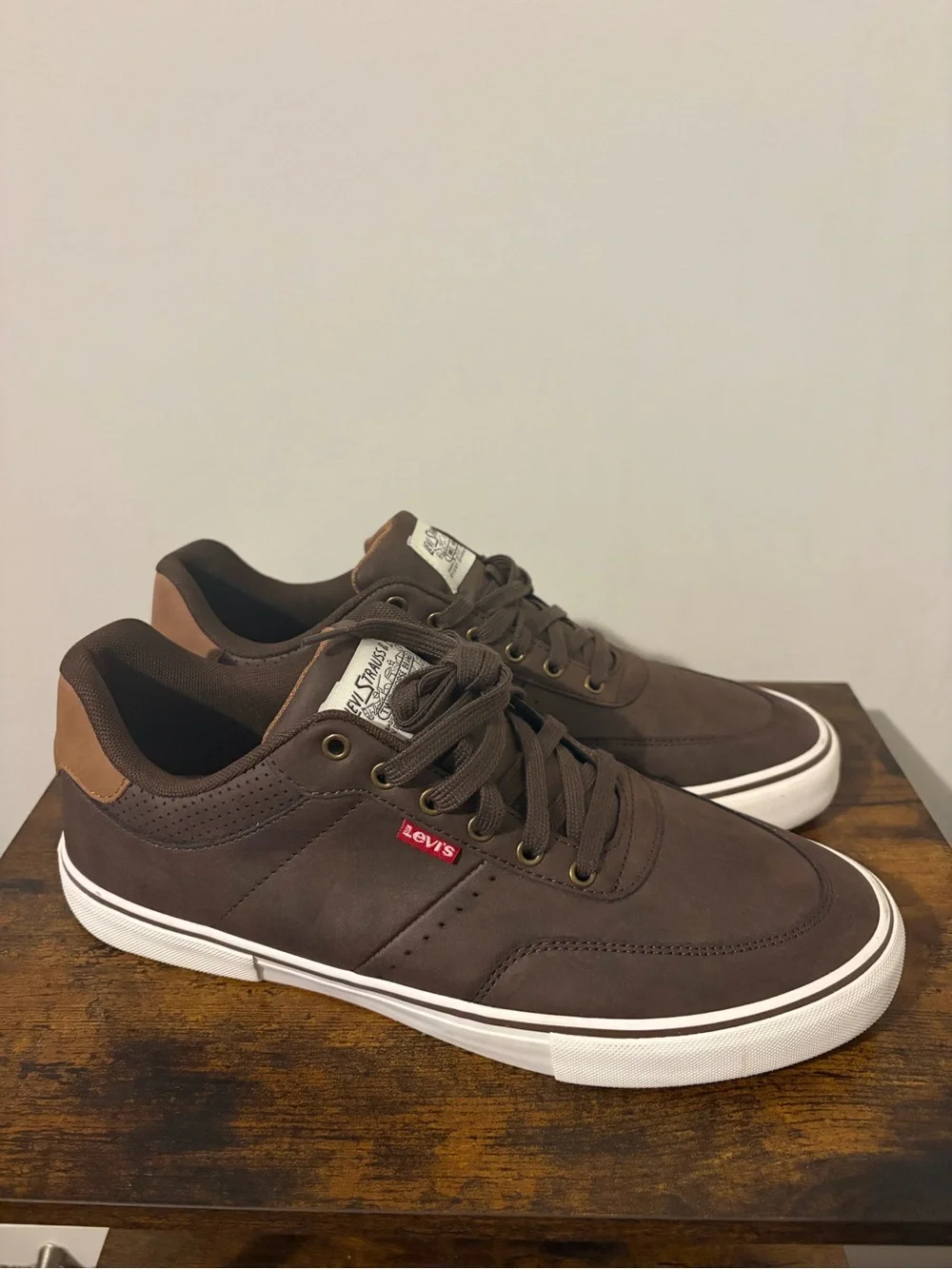 Levi's Men's Dark Brown Low-Top Lace-Up Sneakers with White Sole